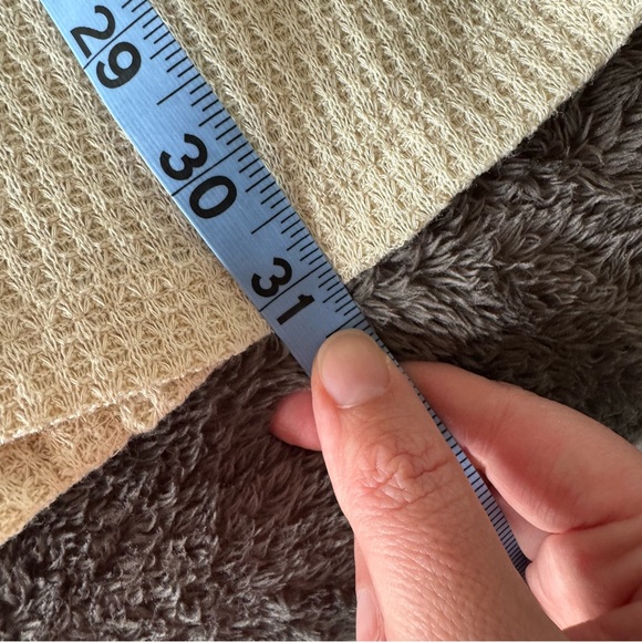 Symmetry Womens Scoop Neck
Waffle Knit Top Size 3X Beige Lace
Accent Long Sleeve - Picture 7 of 8